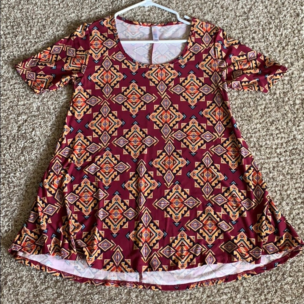 Lularoe perfect tee Top (like new)